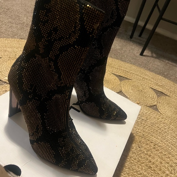 Lux Aldo Booties - Picture 4 of 5